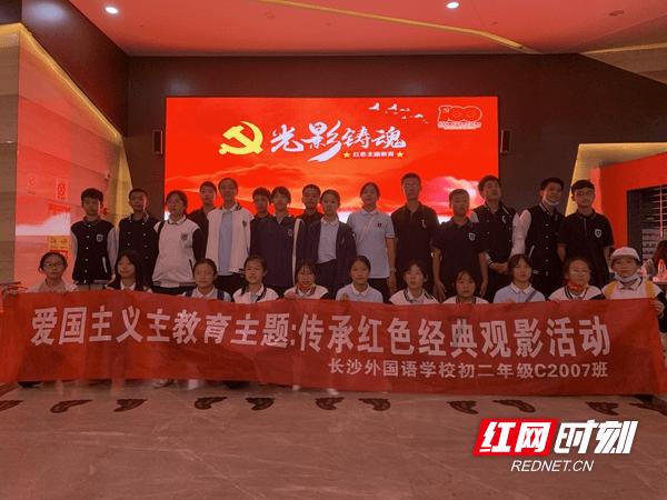 工资和人际关系你更重要哪个？游戏画面
